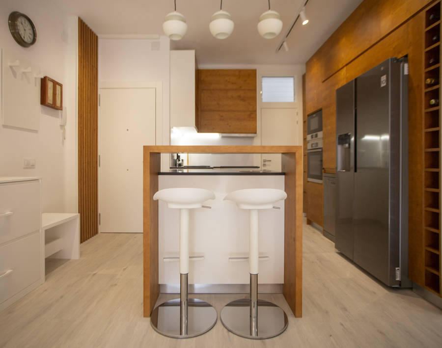 Entrada y cocina abierta