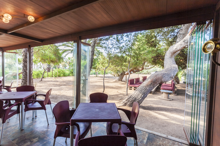 entre el interior y el exterior