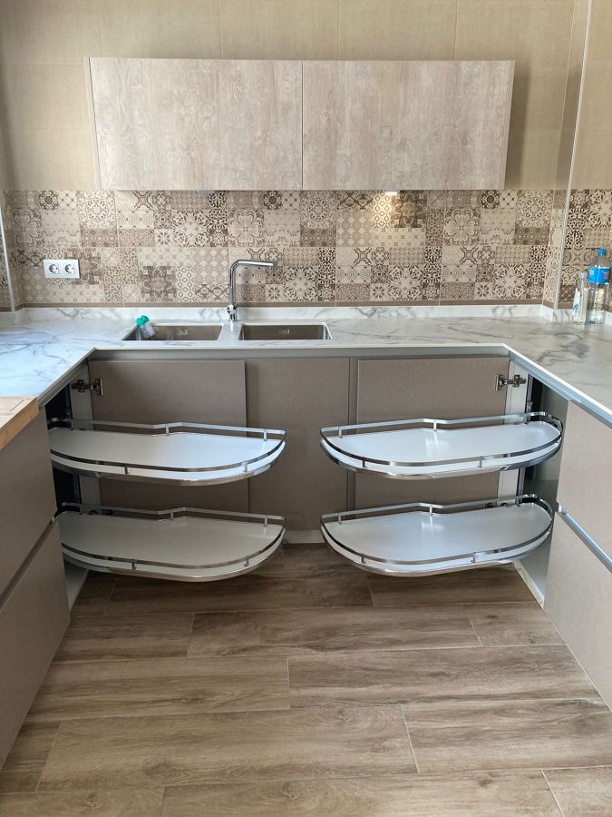 EQUIPAMIENTO INTERIOR