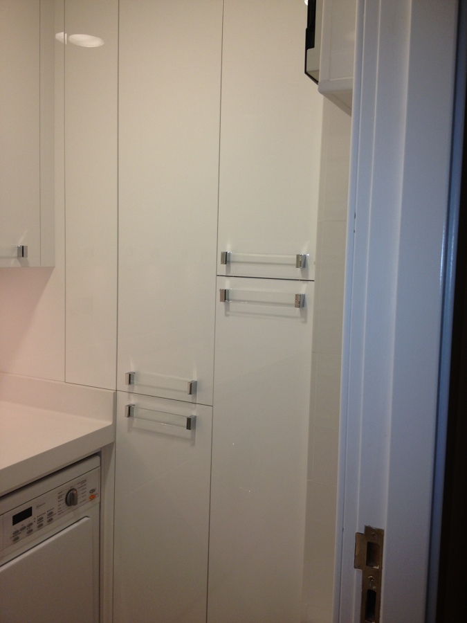 Escabero en rincón vista cerrado