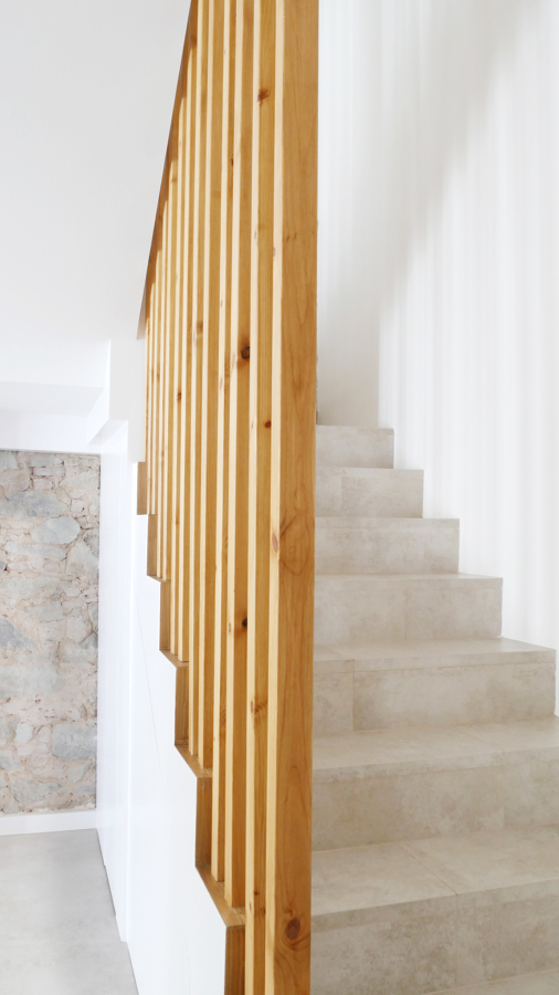 Escala de pujada a planta primera