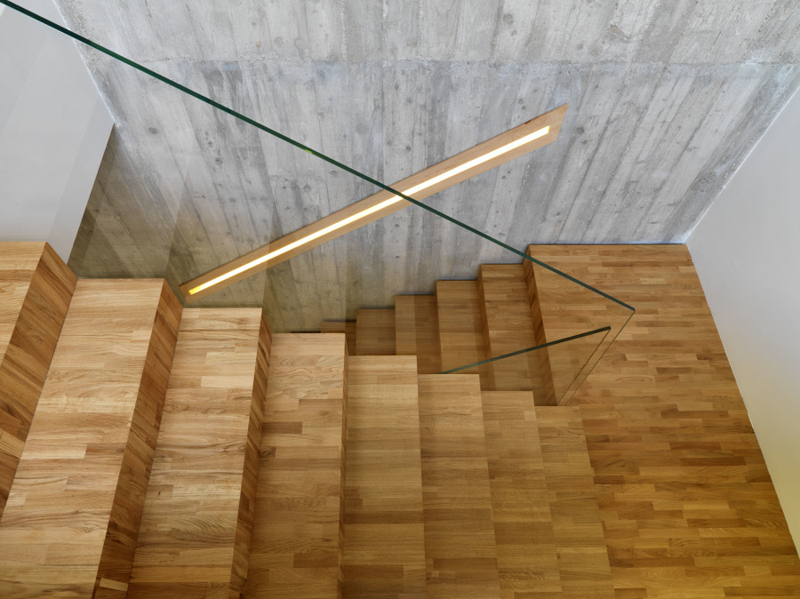 Escalera peladaños de madera