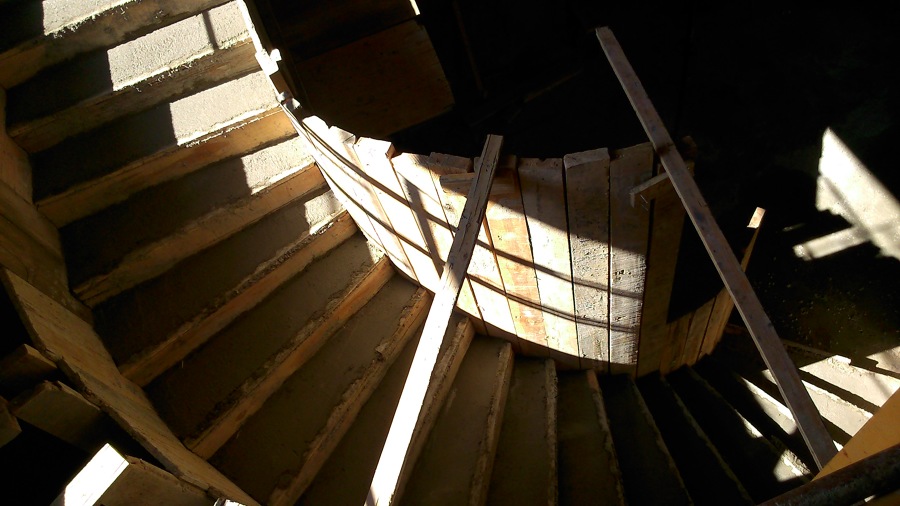 Escalera curva hormigón in situ