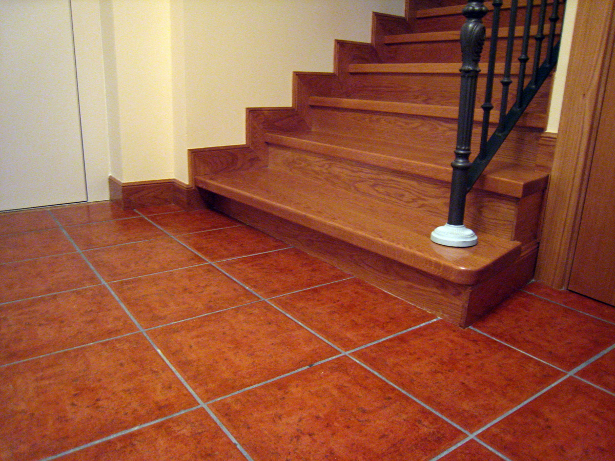 ESCALERA A PLANTA PRIMERA