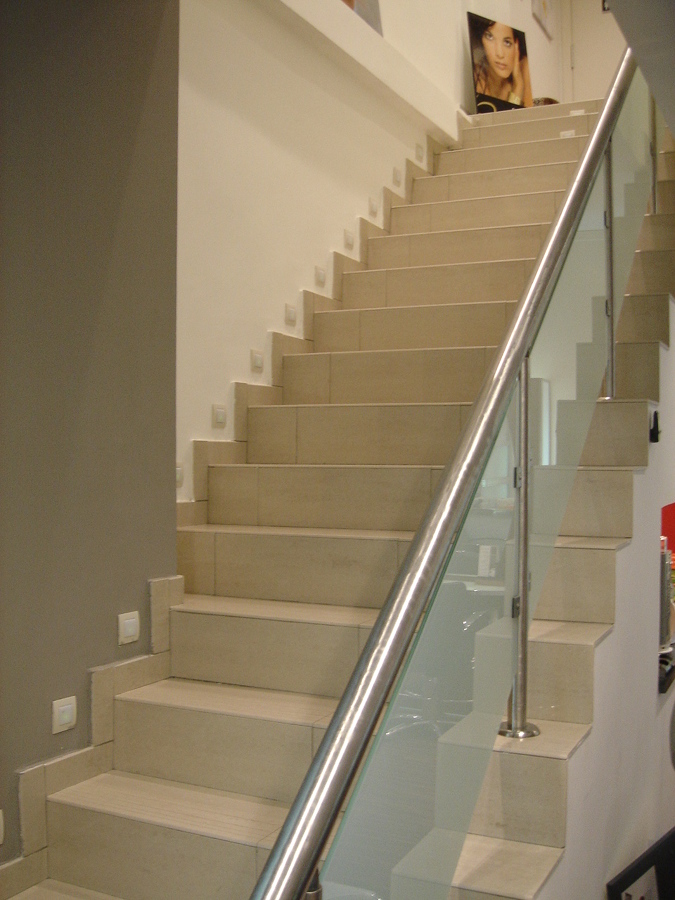 Escalera acceso a Estética.