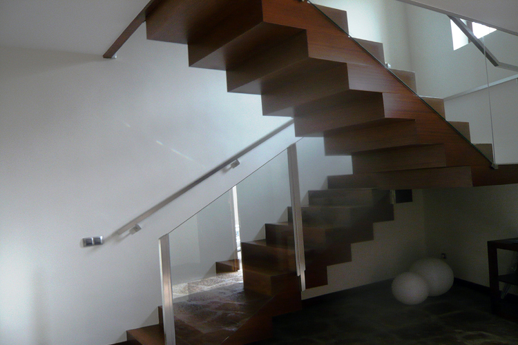 ESCALERA ACCESO A VIVIENDA
