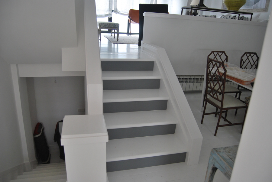 ESCALERA ACCESO DE LA PLANTA BAJA AL SALON