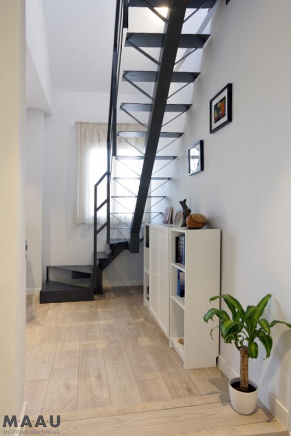 Escalera acceso terraza