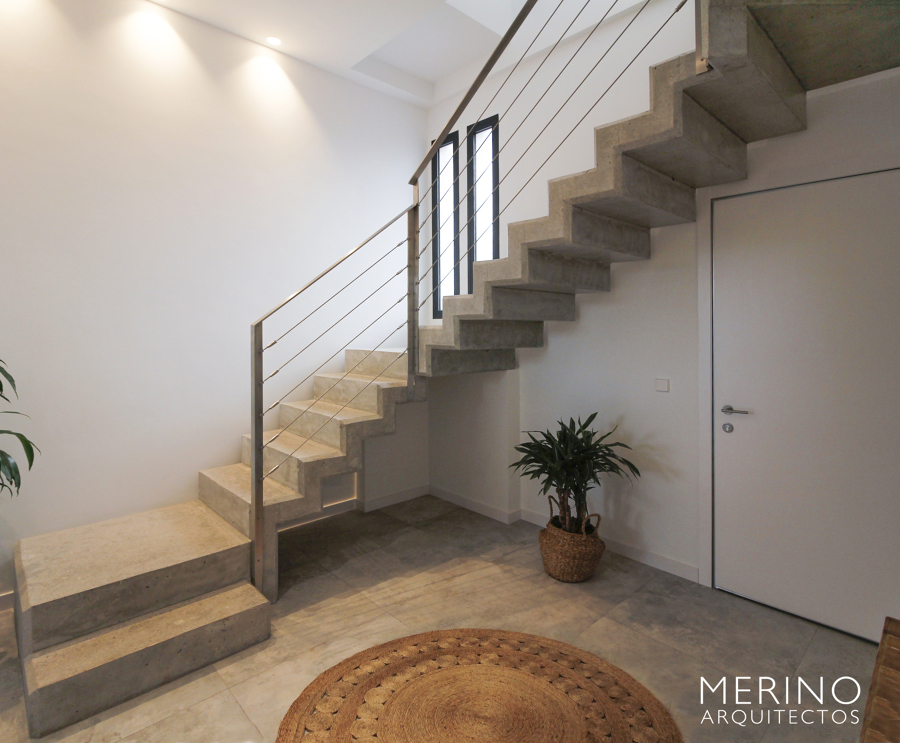 ESCALERA ACCESO VIVIENDA