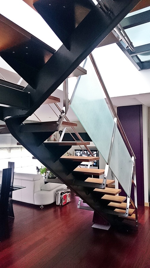 Escalera ACERO Y CRISTAL  Decoracion seda Japones 