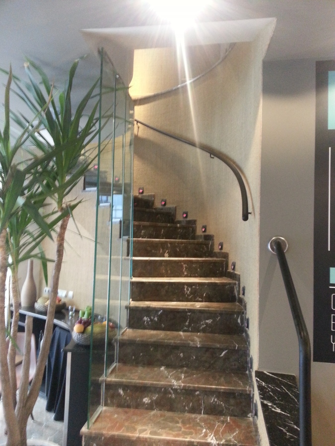 ESCALERA BAR - CAFETERIA