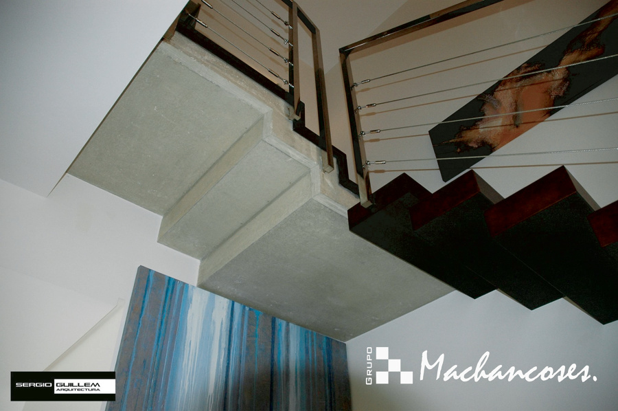 Escalera combinada hormigón y madera