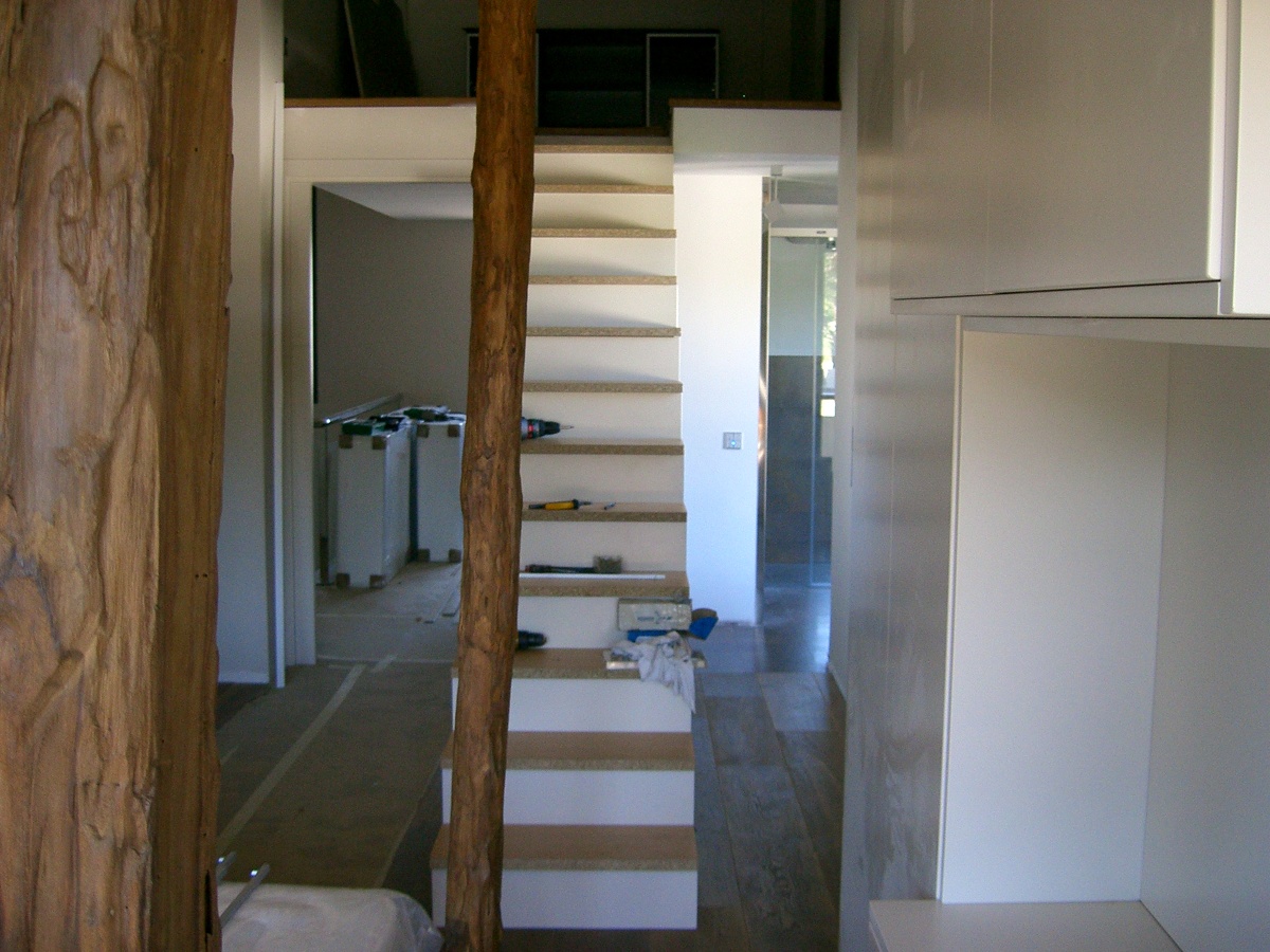 Escalera con armarios