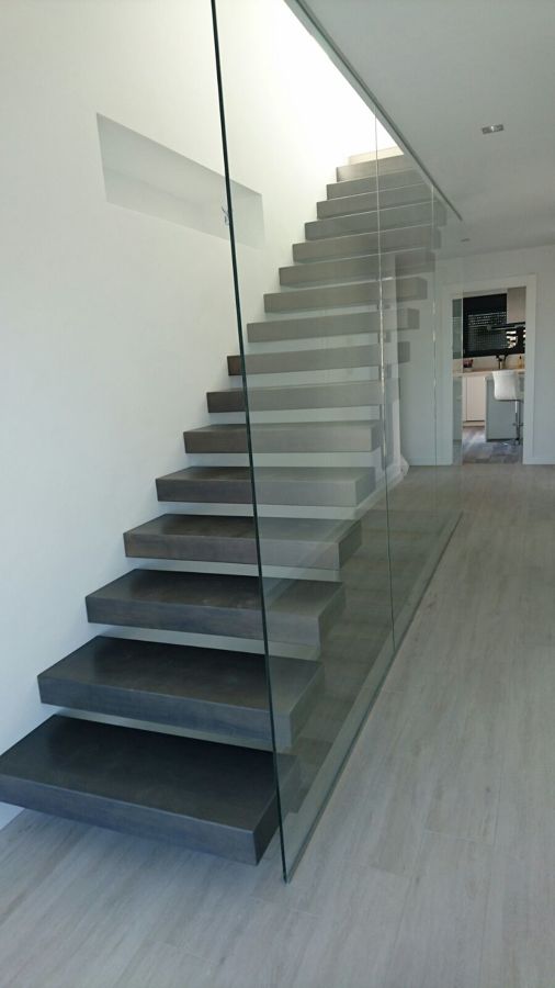 Escalera con cristal templado 