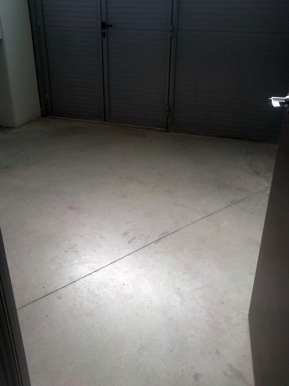 ESCALERA CON PARQUET FLOTANTE Y SUELO CON VINILO