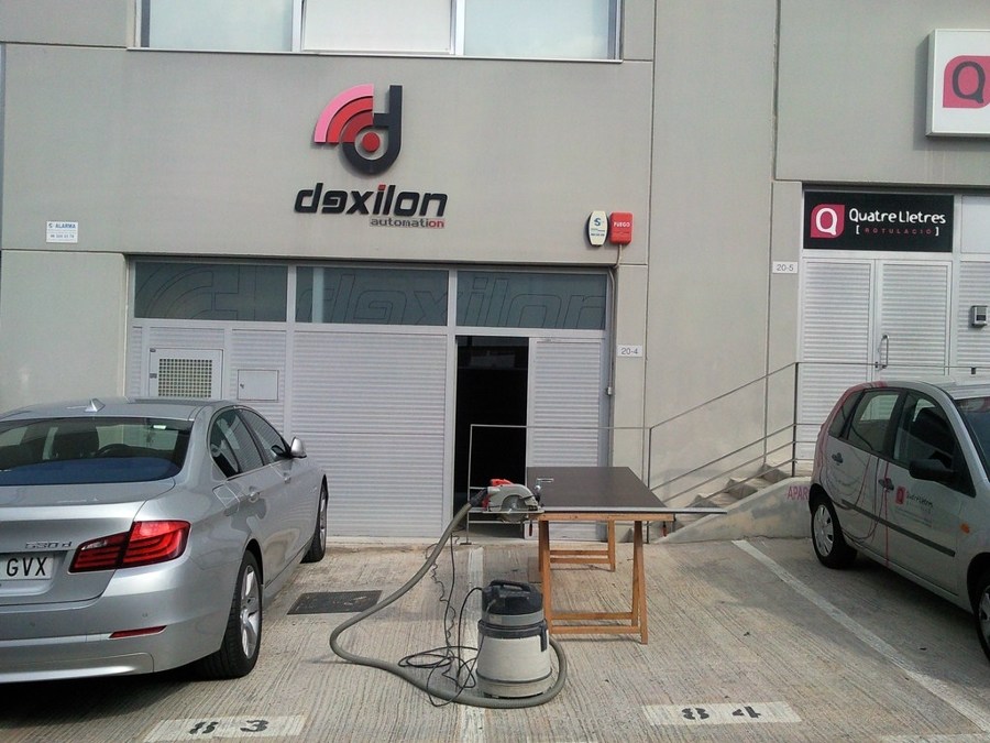 ESCALERA CON PARQUET FLOTANTE Y SUELO CON VINILO