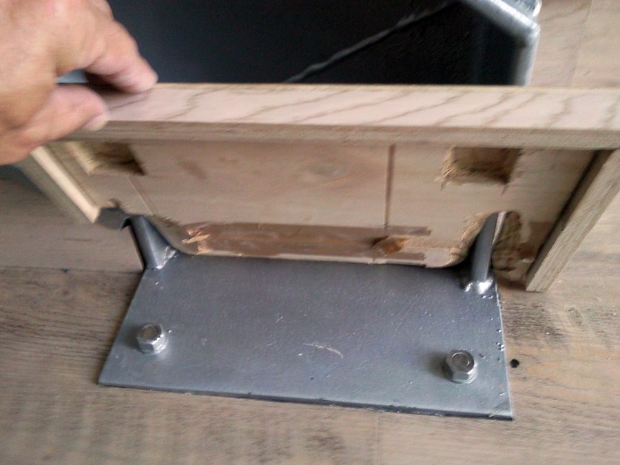 ESCALERA CON PARQUET FLOTANTE Y SUELO CON VINILO