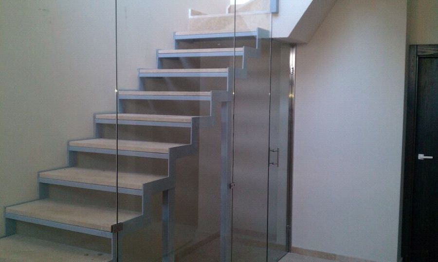 Escalera de acceso planta sotano