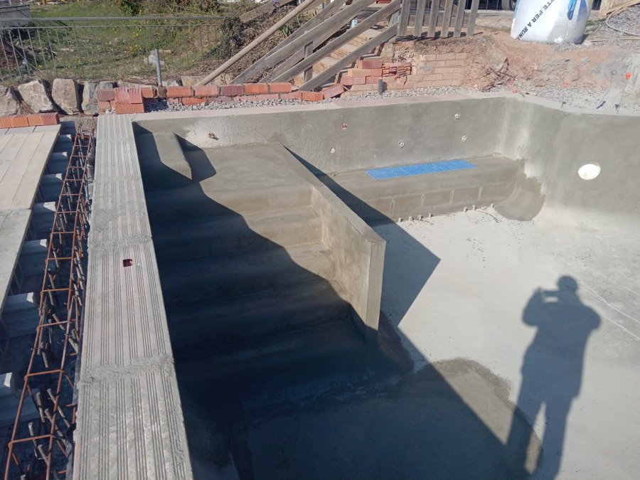 Escalera de acceso terminada.