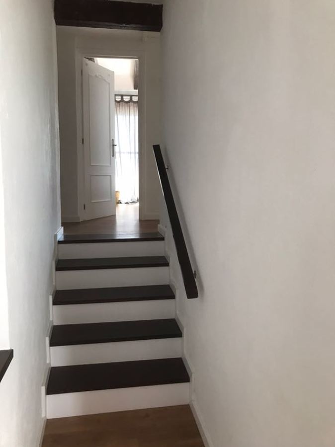 ESCALERA DE MADERA HECHA EN OBRA