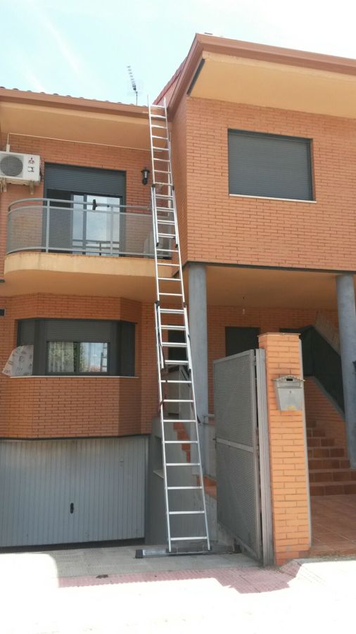 Escalera de mas de 9 metros