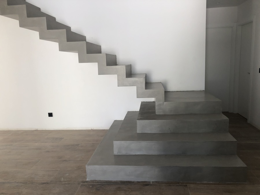 ESCALERA DE MICROCEMENTO