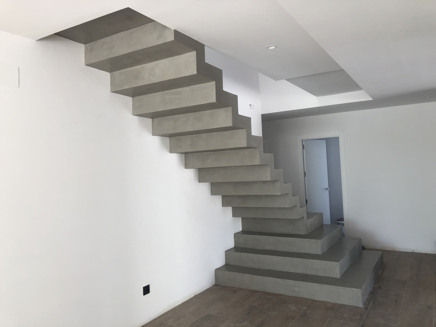 ESCALERA DE MICROCEMENTO