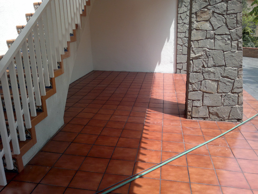 Escalera de subida a planta