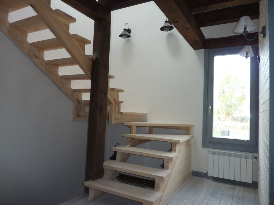 Escalera de subida al bajo-cubierta