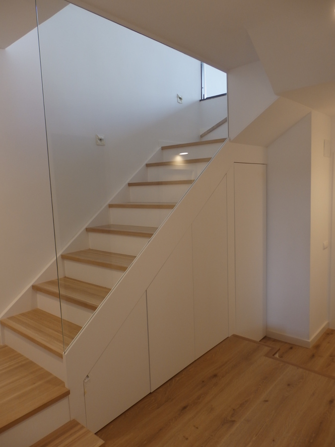 Escalera desde planta inferior