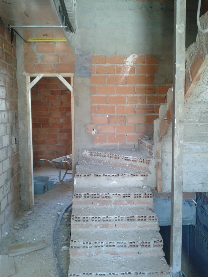 ESCALERA EN OBRA
