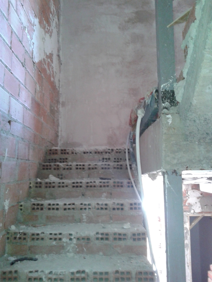 ESCALERA EN OBRA