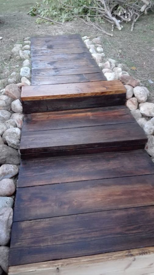 ESCALERA EXTERIOR DE MADERA 