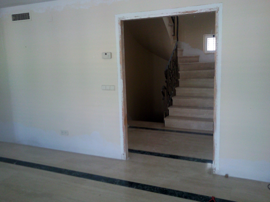 ESCALERA FORRADA CON PARQUET FLOTANTE EUROWOOD ROBLE NEGRO CALÍZO