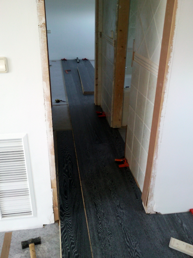 ESCALERA FORRADA CON PARQUET FLOTANTE EUROWOOD ROBLE NEGRO CALÍZO