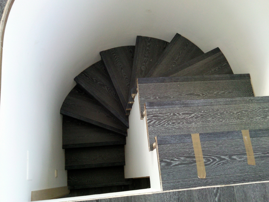 ESCALERA FORRADA CON PARQUET FLOTANTE EUROWOOD ROBLE NEGRO CALÍZO