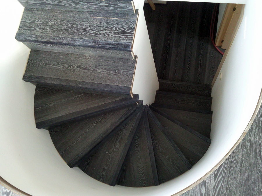 ESCALERA FORRADA CON PARQUET FLOTANTE EUROWOOD ROBLE NEGRO CALÍZO