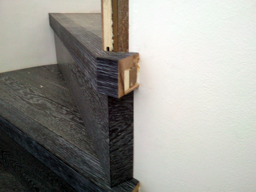 ESCALERA FORRADA CON PARQUET FLOTANTE EUROWOOD ROBLE NEGRO CALÍZO