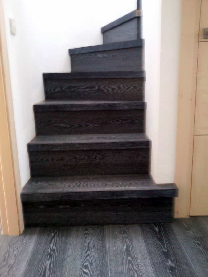 ESCALERA FORRADA CON PARQUET FLOTANTE EUROWOOD ROBLE NEGRO CALÍZO