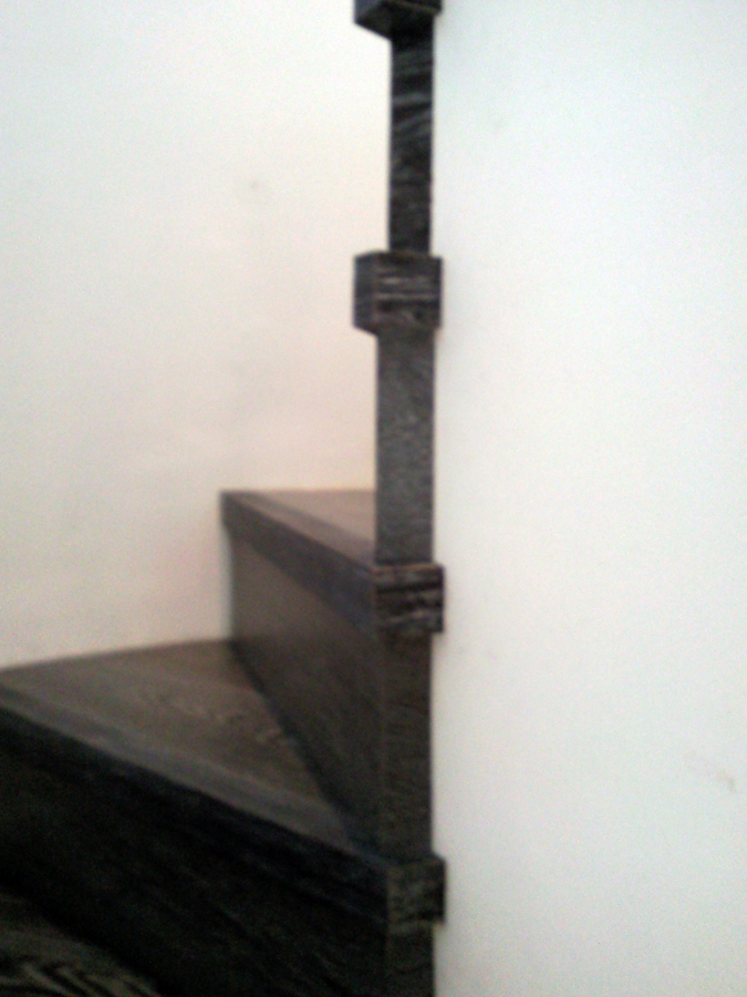 ESCALERA FORRADA CON PARQUET FLOTANTE EUROWOOD ROBLE NEGRO CALÍZO