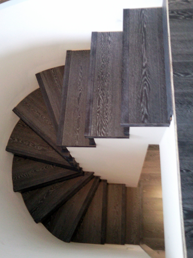 ESCALERA FORRADA CON PARQUET FLOTANTE EUROWOOD ROBLE NEGRO CALÍZO