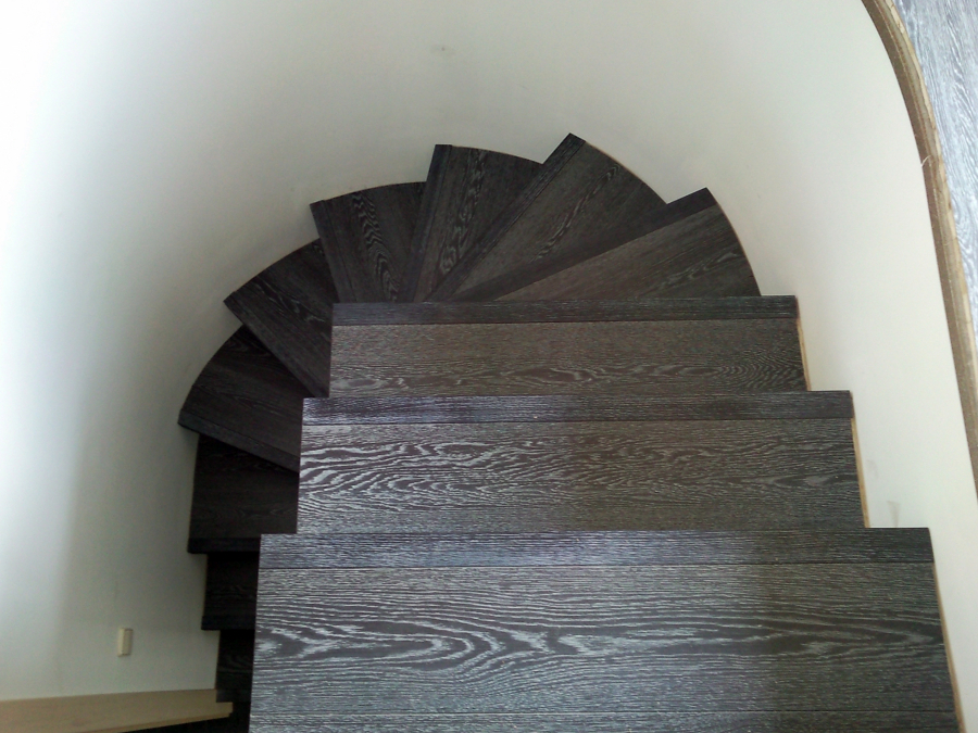 ESCALERA FORRADA CON PARQUET FLOTANTE EUROWOOD ROBLE NEGRO CALÍZO