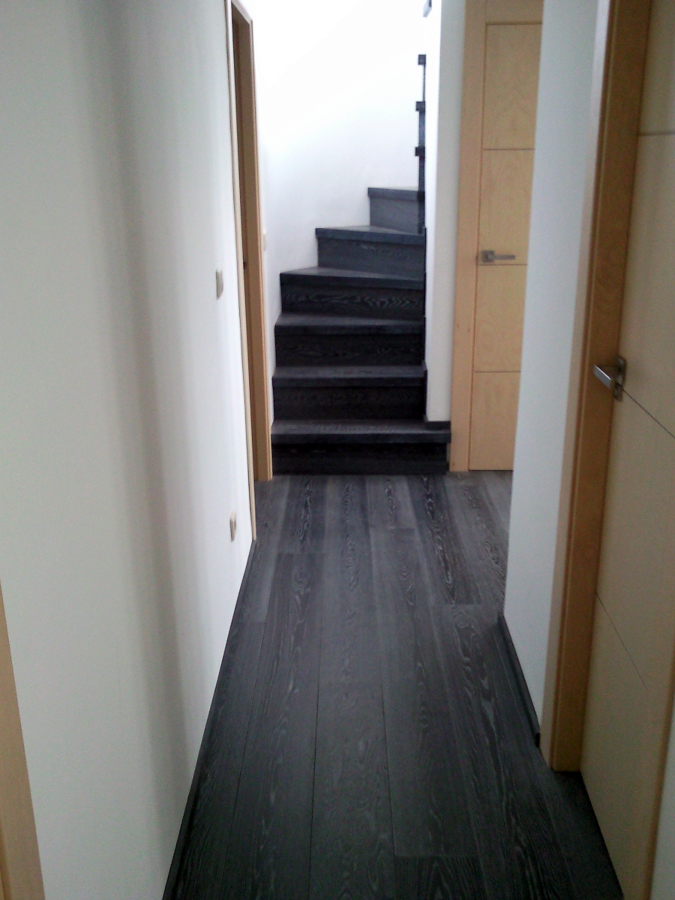 ESCALERA FORRADA CON PARQUET FLOTANTE EUROWOOD ROBLE NEGRO CALÍZO