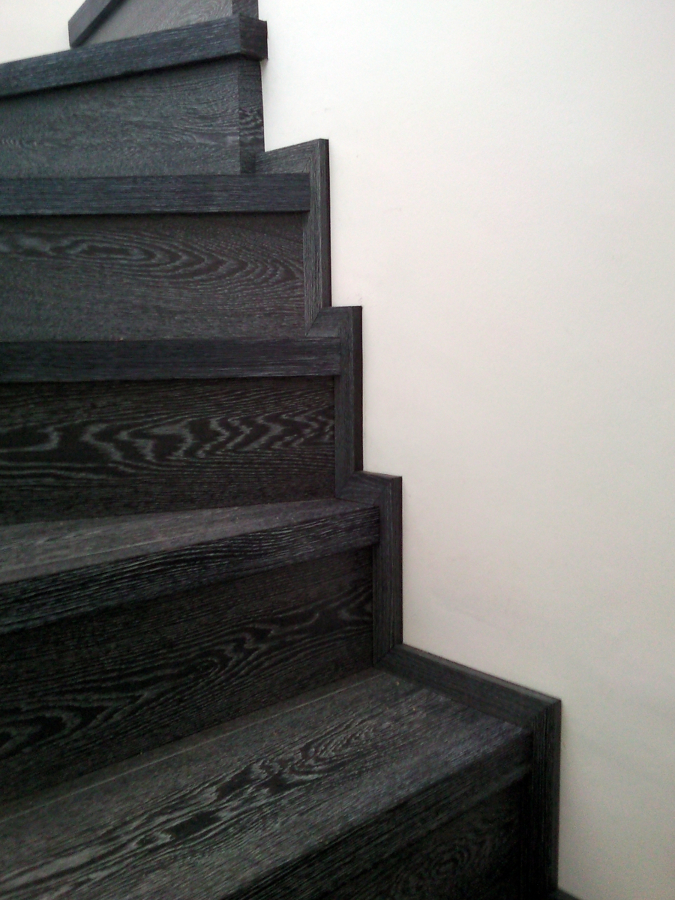 ESCALERA FORRADA CON PARQUET FLOTANTE EUROWOOD ROBLE NEGRO CALÍZO