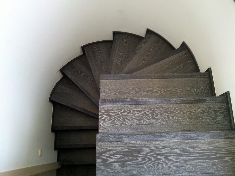 ESCALERA FORRADA CON PARQUET FLOTANTE EUROWOOD ROBLE NEGRO CALÍZO