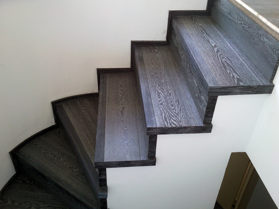 ESCALERA FORRADA CON PARQUET FLOTANTE EUROWOOD ROBLE NEGRO CALÍZO
