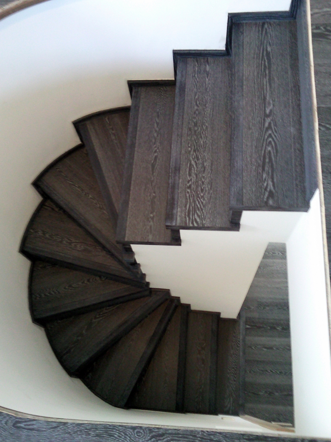ESCALERA FORRADA CON PARQUET FLOTANTE EUROWOOD ROBLE NEGRO CALÍZO