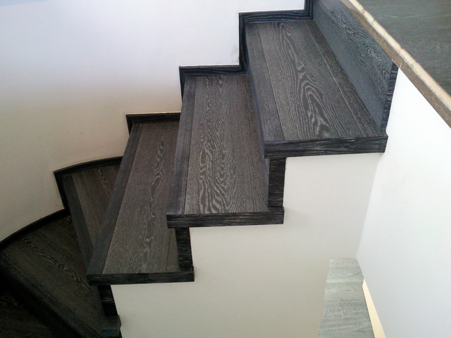 ESCALERA FORRADA CON PARQUET FLOTANTE EUROWOOD ROBLE NEGRO CALÍZO