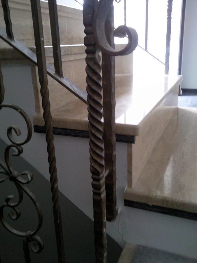 ESCALERA FORRADA CON PARQUET FLOTANTE EUROWOOD ROBLE NEGRO CALÍZO