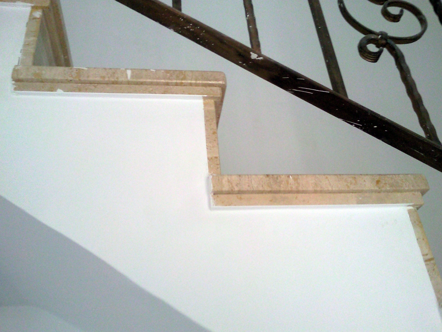 ESCALERA FORRADA CON PARQUET FLOTANTE EUROWOOD ROBLE NEGRO CALÍZO